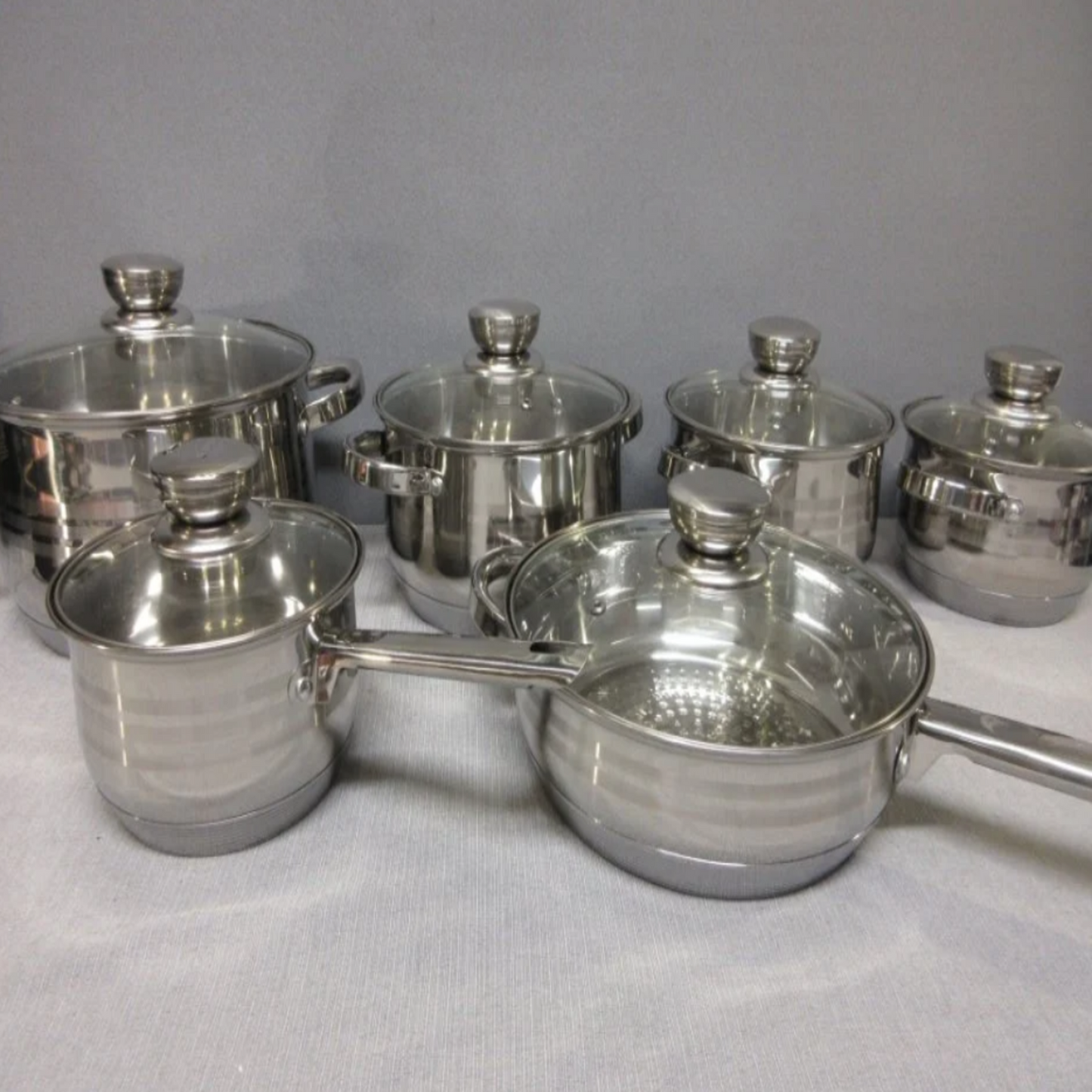 12-częściowy zestaw naczyń kuchennych o dużej wytrzymałości, wykonany ze stali nierdzewnej 18/10