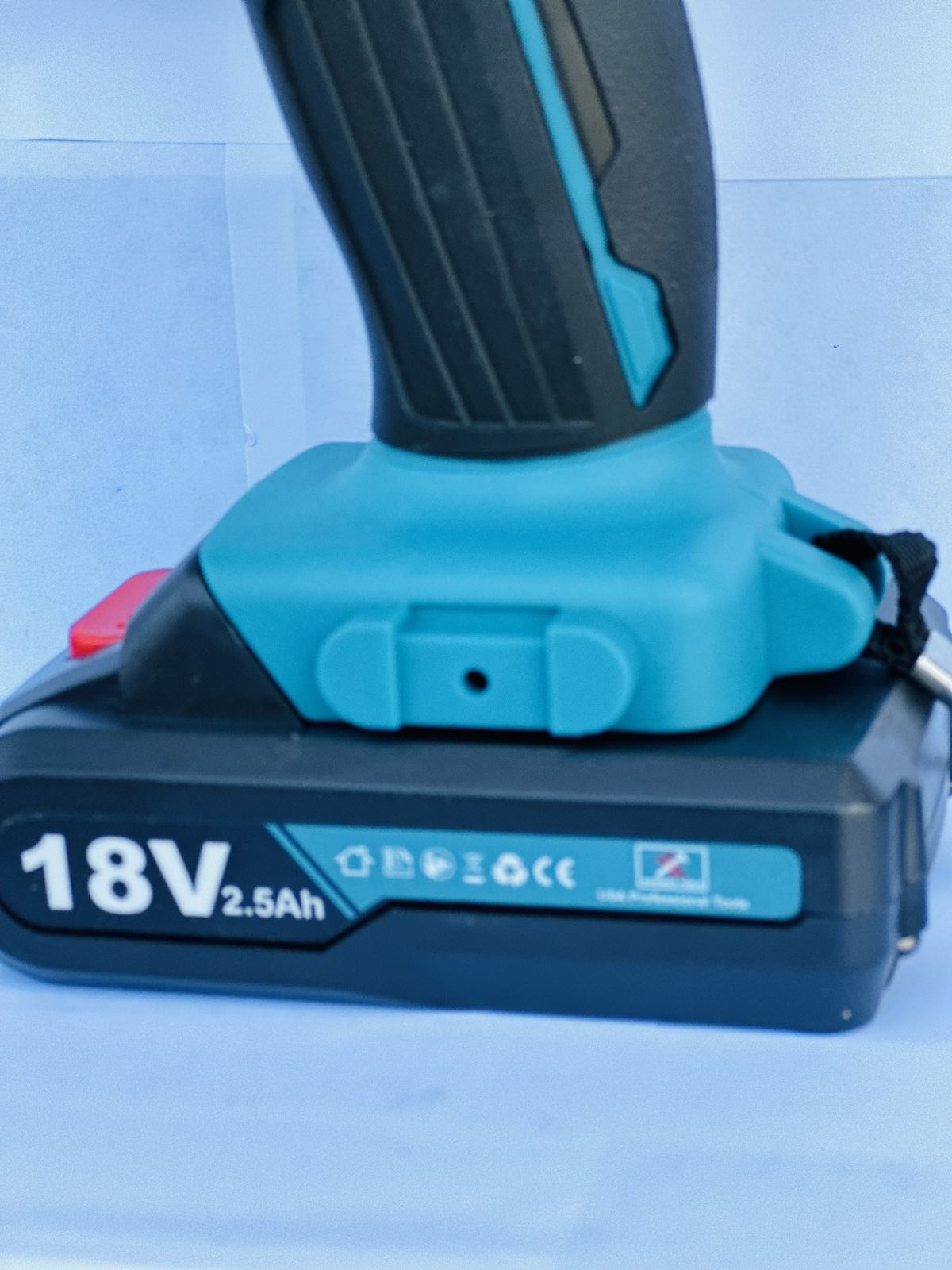 WIERTARKA BEZPRZEWODOWA HAMMER TOOLS 18 V Z 2 AKUMULATORAMI